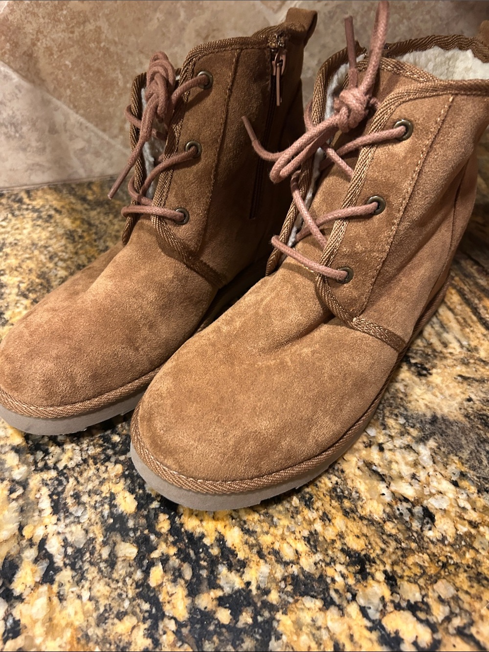 Women’s Suede Chukka Boot – Tan